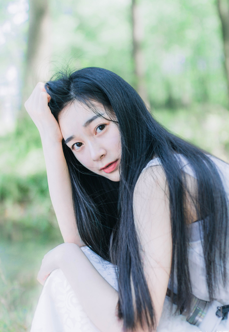 真正的朋友，不是得意时有多少人追捧，而是在失意时愿意无求的帮助；真正的感情，不是海枯石烂的甜言蜜语，而是在穷困潦倒时愿随你颠沛流离。很多时候，人在最深的绝望里，能看到的往往是最美的风景！